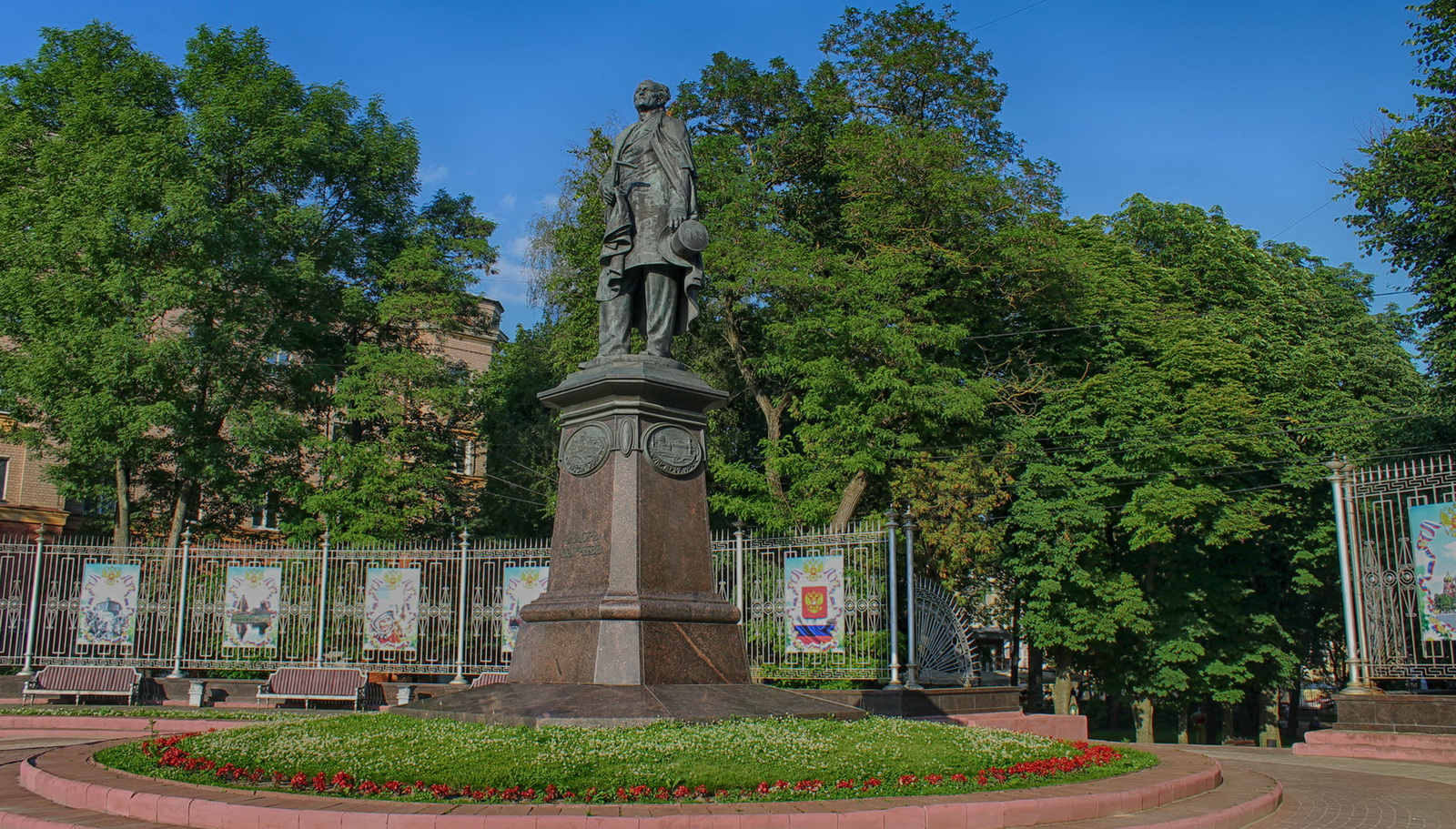 Памятник Федору Ивановичу Тютчеву