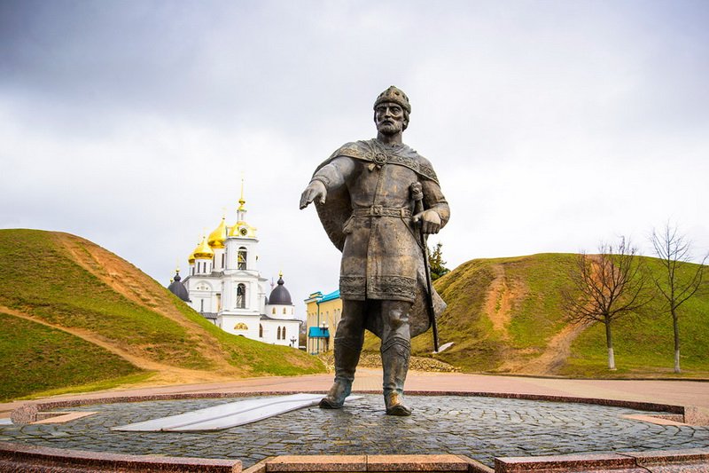 Город россии дмитров. Дмитров город. Памятники города Дмитрова Московской области. Дмитров город в Московской области. Дмитров древний памятник архитектуры.