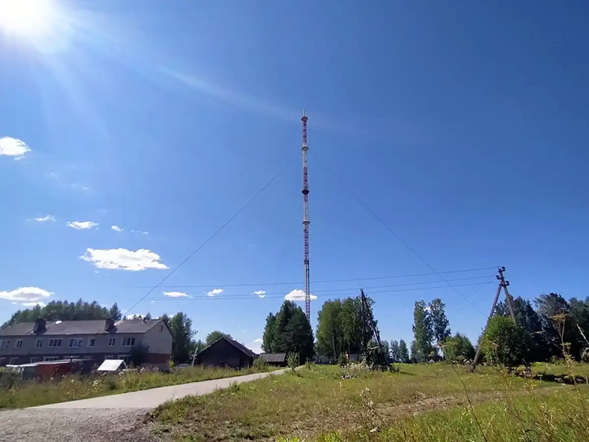 Радиорелейная мачта высотой 220 метров