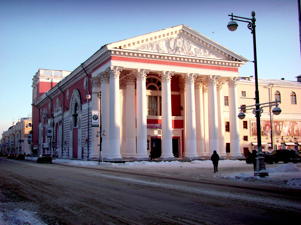 Theater in russia. Тверской Академический театр драмы. Тверской областной Академический театр драмы Тверь. Театр драмтеатр Тверь. Драматический театр Тверь зима.