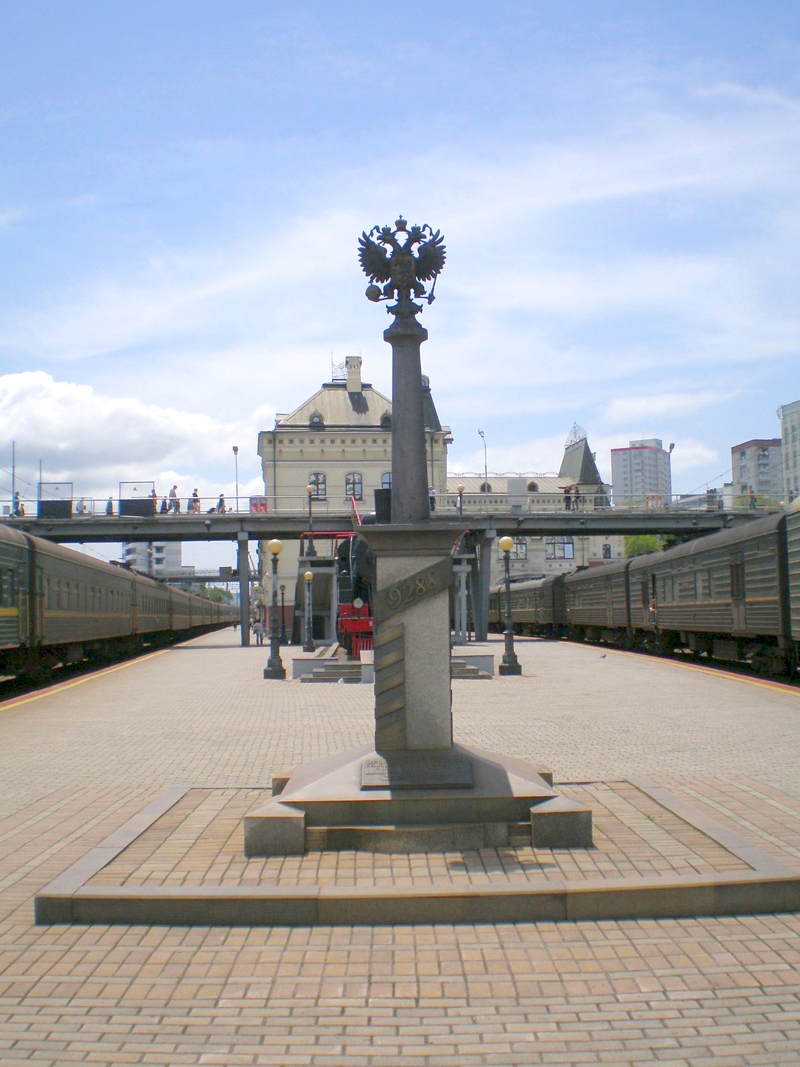 Станция Владивосток. Памятник, символизирующий окончание 
Транссибирской железнодорожной магистрали
