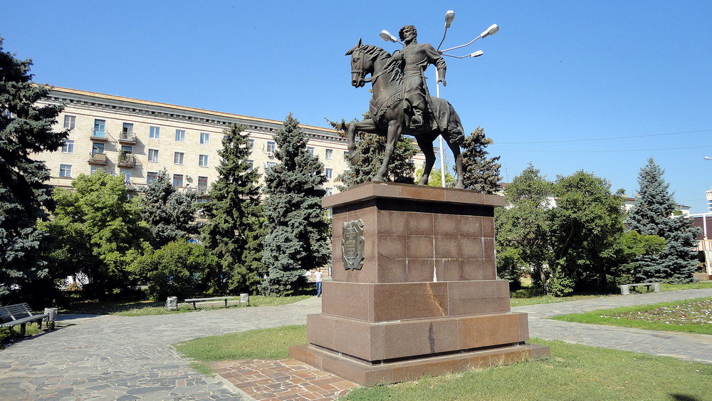 Памятник первому воеводе Царицына Засекину