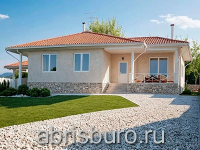 K1224-114 Проект одноэтажного частного жилого дома с четырьмя спальнями и террасой общей площадью 114,7 м2 и габаритными размерами 15,7 х 11,0 метров.