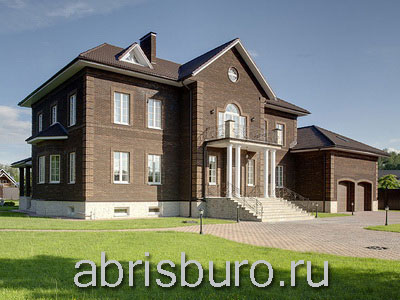 K3112-394 Проект большого двухэтажного кирпичного дома с гаражом на два автомобиля с балконом, террасой, эркером, кухней-столовой, гостиной, гостевой, кабинетом и тремя спальнями общей площадью 394,1 м2 и габаритными размерами 24,34 х 12,8 метров