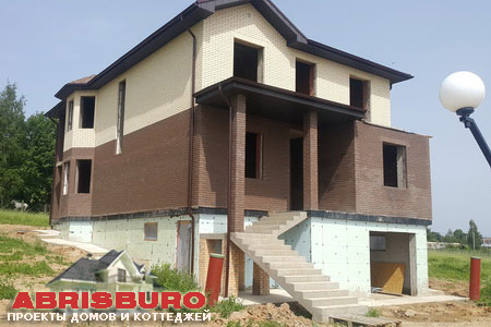 Фото дома с цокольным этажом. Сайт: https://www.abrisburo.ru/ Телефон: +7 (495) 725-04-78